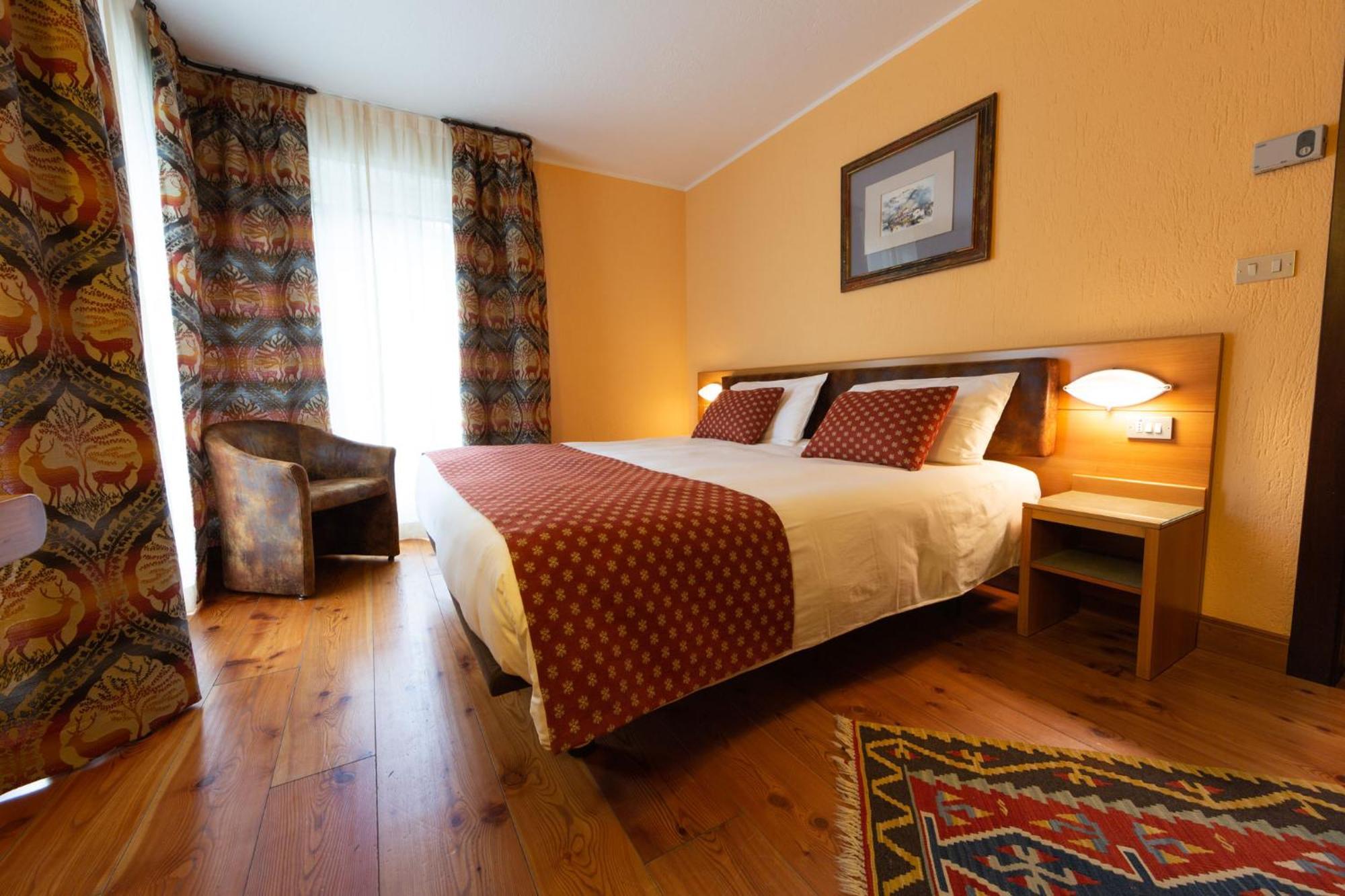Hotel Bouton D'Or - Courmayeur Exterior foto