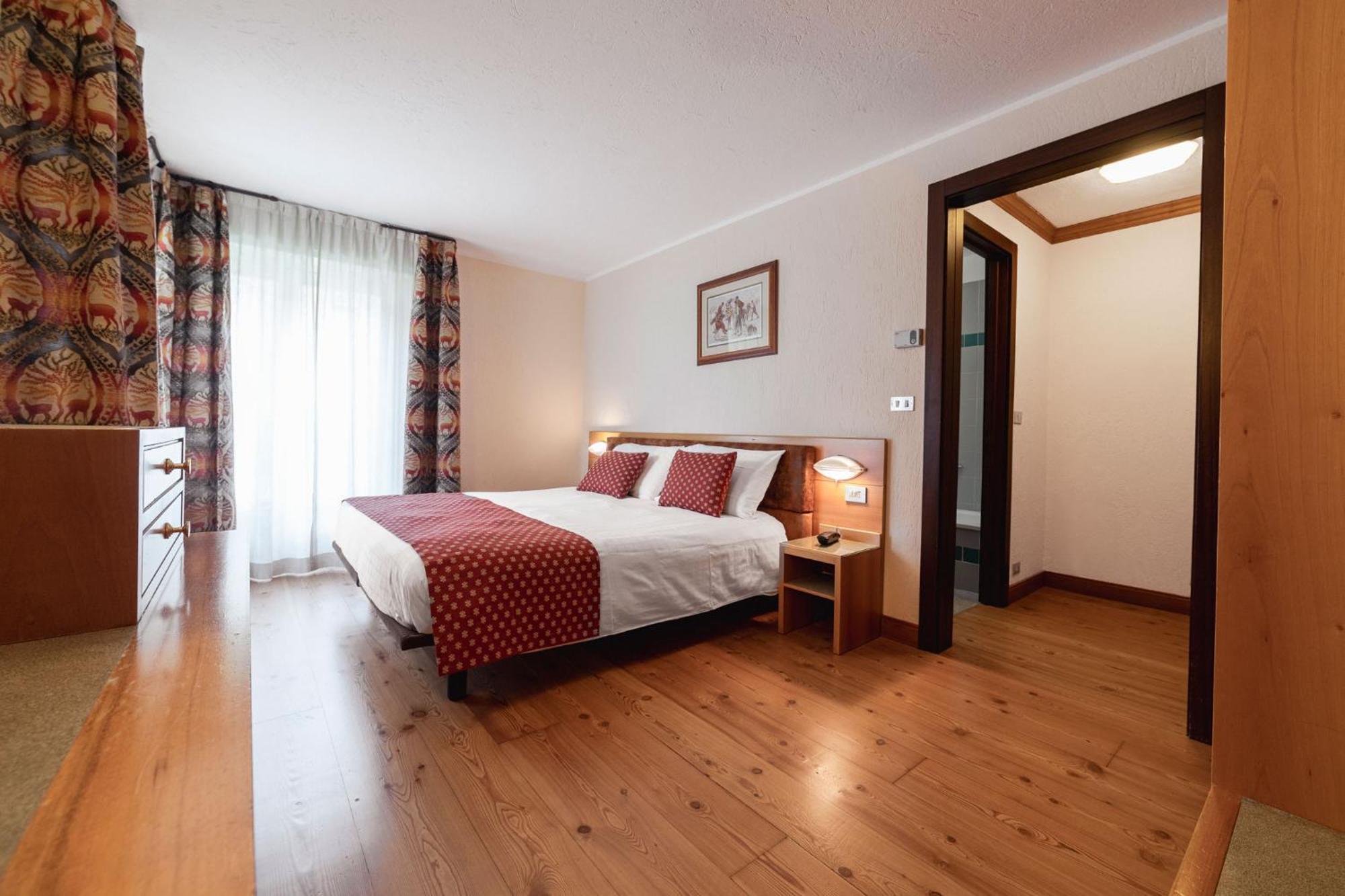 Hotel Bouton D'Or - Courmayeur Exterior foto