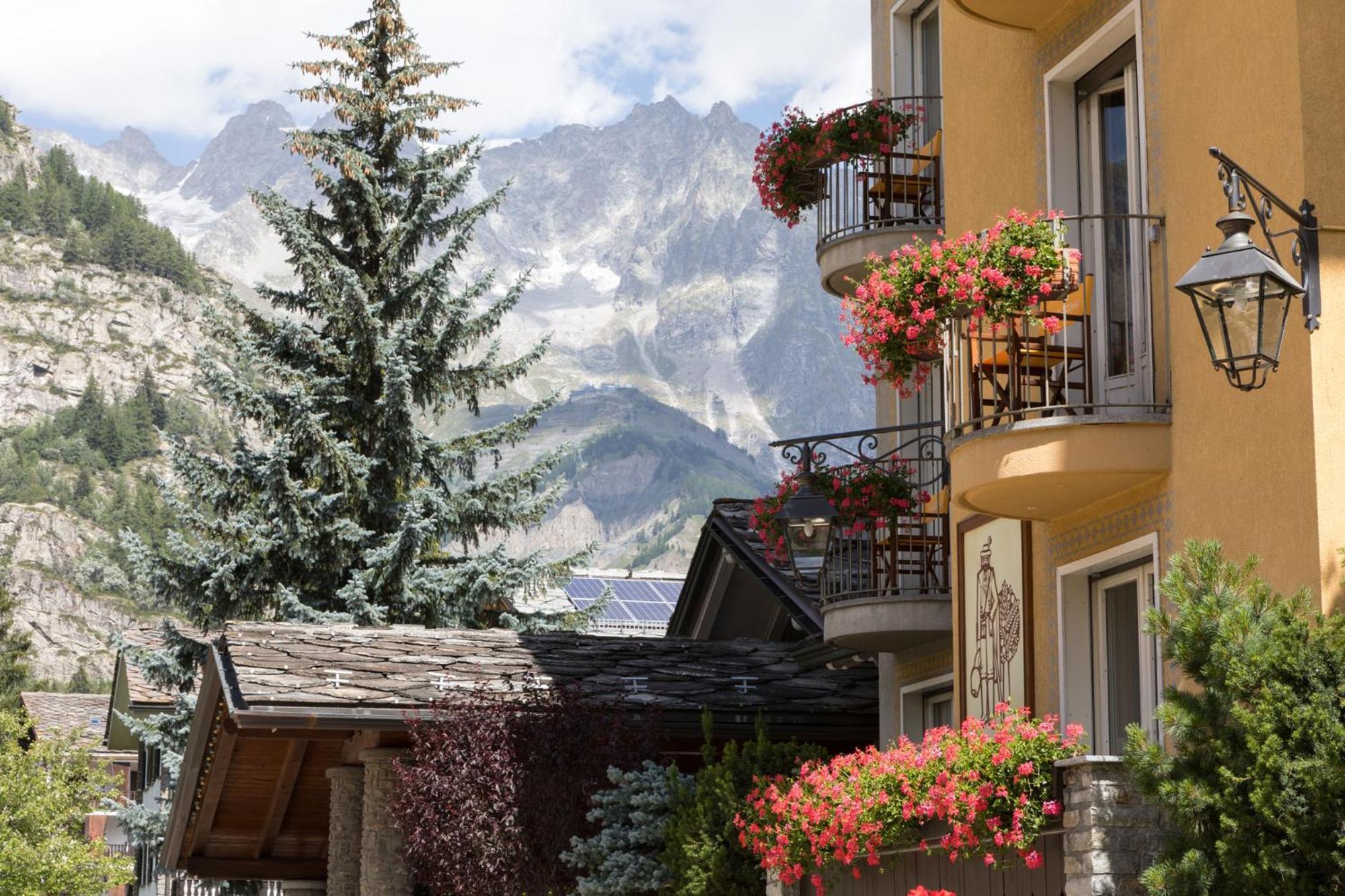 Hotel Bouton D'Or - Courmayeur Exterior foto