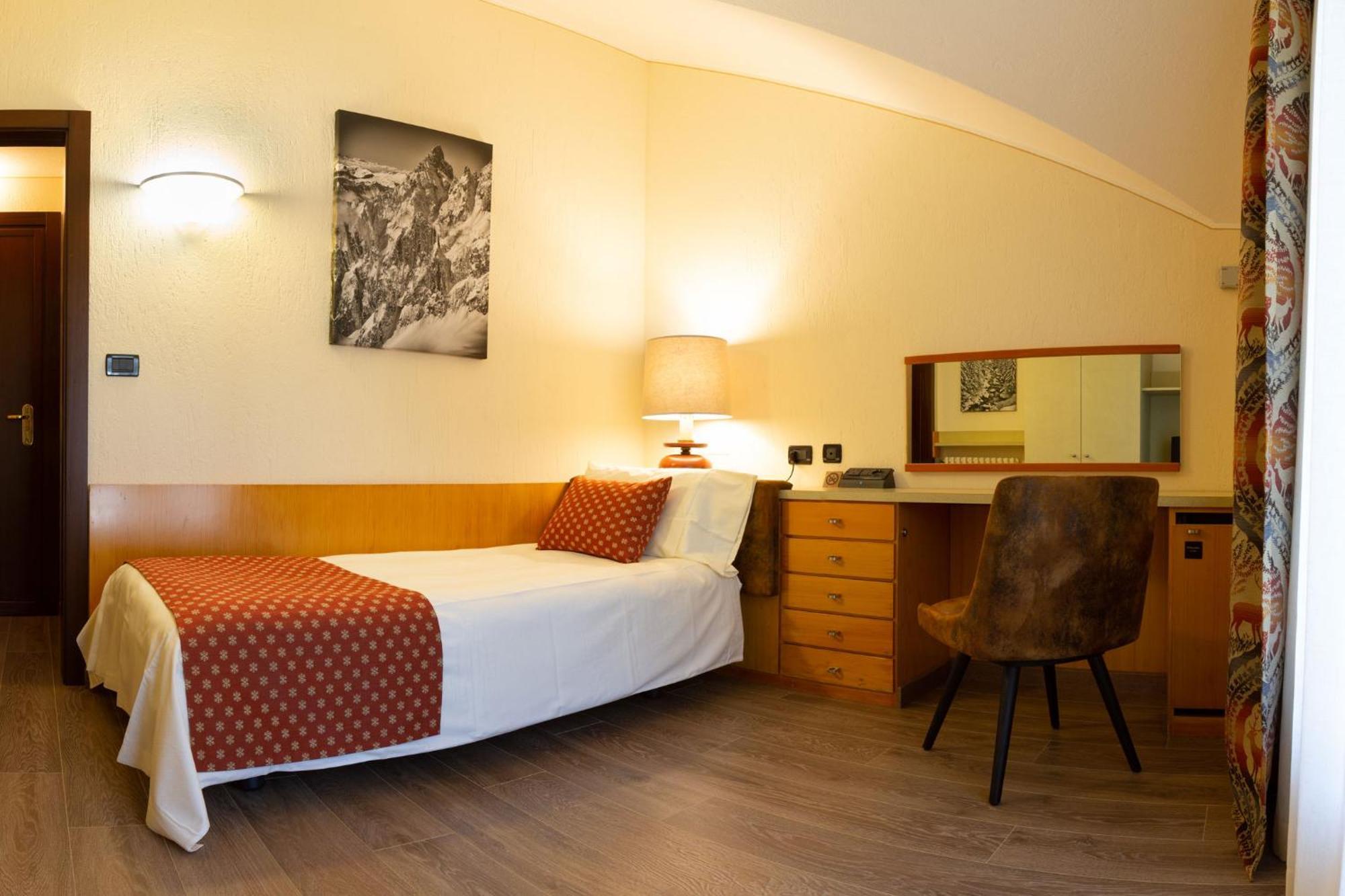 Hotel Bouton D'Or - Courmayeur Exterior foto
